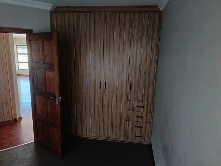 To Let 3 Bedroom Property for Rent in Hillside Free State